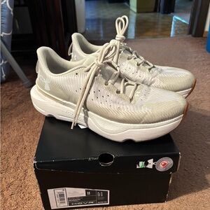 Under Armour Infinite Pro White Running Shoes casual comfortable athletic